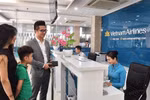 Hành khách nên đến các đại lý, phòng vé chính thức để mua vé máy bay, tránh tình trạng bị lừa đảo vé giả. (Ảnh: CTV/Vietnam)