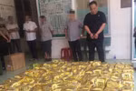 Tang vật và các đối tượng bị lực lượng công an TP.Hồ Chí Minh bắt giữ. (Ảnh: Cổng thông tin điện tử CA TPHCM. TTXVN phát.) 