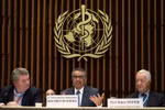 Tổng Giám đốc Tổ chức Y tế Thế giới (WHO) Tedros Adhanom Ghebreyesus (giữa) trong cuộc họp báo sau Hội nghị quốc tế về virus corona chủng mới COVID-19 tại Geneva, Thụy Sĩ ngày 12/2/2020. (Nguồn: AFP/TTXVN) 