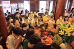 Sỹ tử cầu may tại Văn Miếu Quốc Tử Giám trước thềm kỳ thi vào 10 