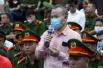 Bị cáo Vũ Hồng Nam, cựu Đại sứ Việt Nam tại Nhật Bản khai báo trước tòa. (Ảnh: Phạm Kiên/TTXVN)