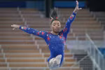 Simone Biles thi đấu ở nội dung xà lệch tại Olympic Tokyo 2020. (Ảnh: THX/TTXVN)