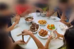 Hình ảnh bữa cơm được lan truyền trên mạng xã hội. (Nguồn: Tiền Phong)