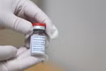 Vaccine ngừa COVID-19 của hãng AstraZeneca. (Nguồn: Yonhap/TTXVN)