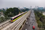 Tuyến đường sắt đô thị Nhổn-Ga Hà Nội đang vận hành chạy thử đoạn trên cao. (Ảnh: PV/Vietnam+)