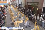 Hình ảnh đoàn nhảy Yosakoi từ Việt Nam trong trang phục áo tứ thân, ngũ thân được phát trên sóng truyền hình Nhật Bản. (Ảnh: PV/Vietnam+)