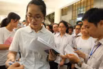Thí sinh tham gia kỳ thi đánh giá năng lực môn Ngoại ngữ trên máy tính tại Đại học Quốc gia Hà Nội. (Ảnh: Quý Trung/TTXVN)