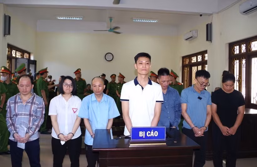 Các bị cáo tại phiên tòa. (Ảnh: Thanh Tuấn/TTXVN)