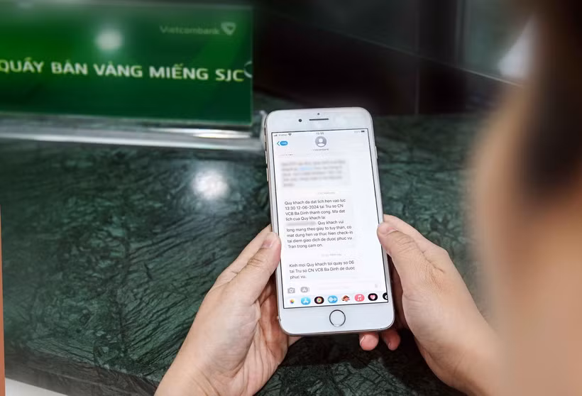 Đăng ký online mua vàng miếng SJC tại Vietcombank. (Ảnh: TTXVN phát)