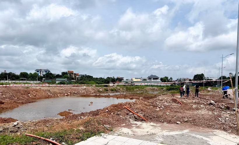 Khu vực dự án tái định cư nơi hai cháu nhỏ bị đuối nước. (Ảnh: TTXVN phát)