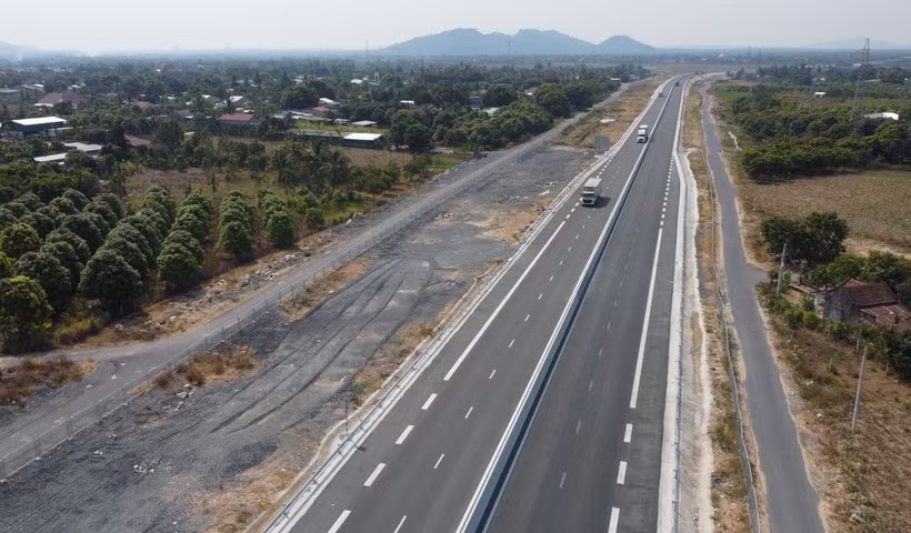 Tuyến cao tốc Cam Lâm-Vĩnh Hảo. (Ảnh: Hoàng Hiếu/TTXVN)