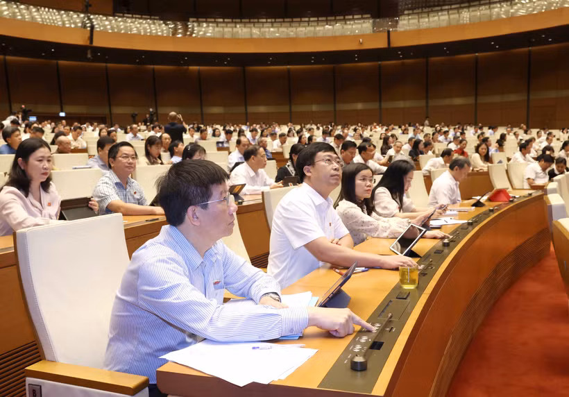 Chiều nay, Quốc hội đã chính thức Thông qua dự thảo Nghị quyết về phê chuẩn quyết toán ngân sách nhà nước 2022. (Ảnh: TTXVN)