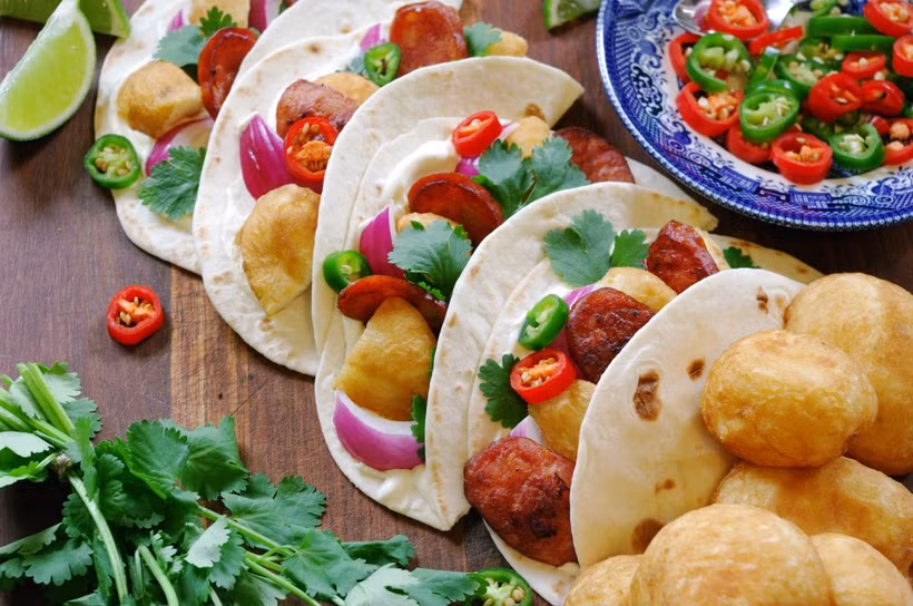 Khi nói đến tinh hoa ẩm thực Mexico thì không thể không nhắc đến món bánh Tacos. (Ảnh: Wiki Travel)