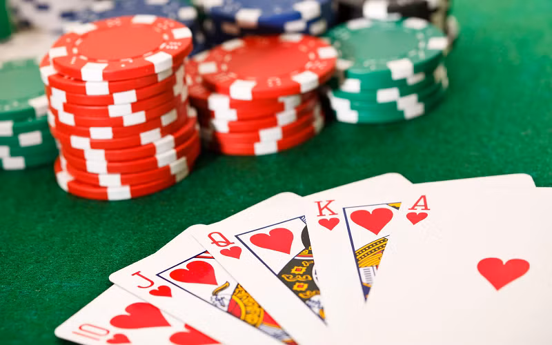 Tình trạng nở rộ các giải Poker tiềm ẩn nguy cơ cờ bạc trá hình. 