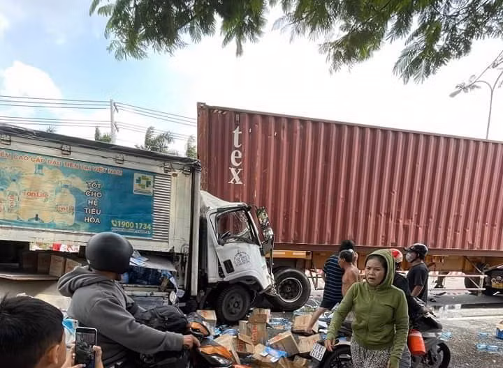 Hiện trường vụ tai nạn giao thông liên hoàn tại huyện Bàu Bàng, tỉnh Bình Dương. (Ảnh: TTXVN phát)