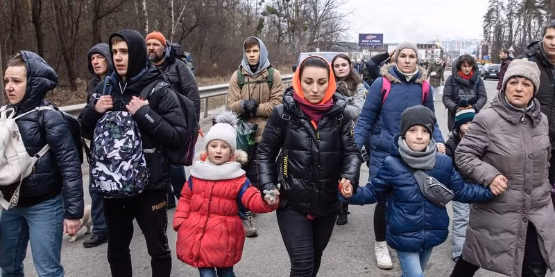 Xung đột với Nga khiến nhiều người Ukraine phải di tản sang các nước láng giềng. (Ảnh: Euractiv)