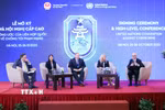 Các đại biểu quốc tế tham dự tọa đàm Hợp tác toàn cầu phòng, chống lừa đảo trực tuyến. (Ảnh: TTXVN)