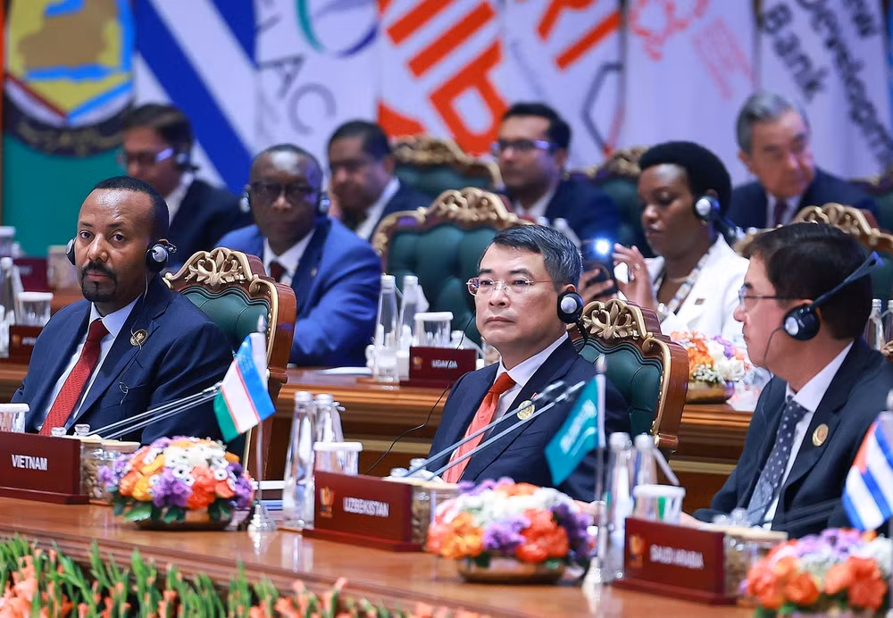 vna-potal-brics-2026-thu-tuong-du-va-phat-bieu-tai-phien-hop-ve-tu-cuong-doi-moi-sang-tao-hop-tac-va-phat-trien-ben-vung-9021984.jpg