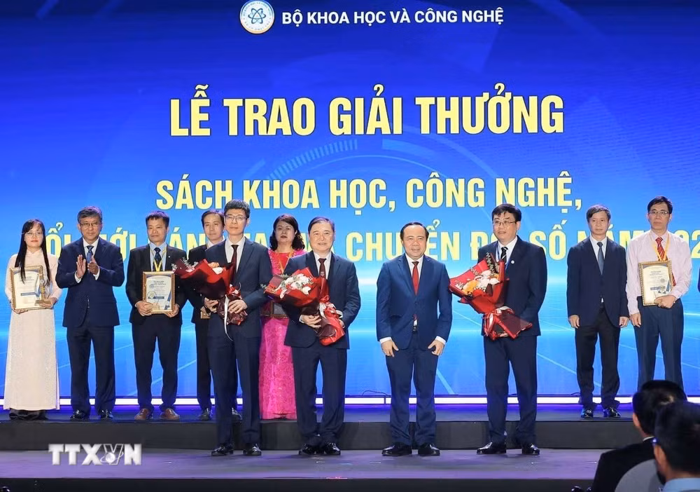 ttxvn-trao-giai.jpg