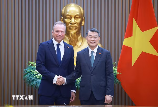 Thủ tướng Lê Minh Hưng tiếp Bộ trưởng Tài chính Luxembourg