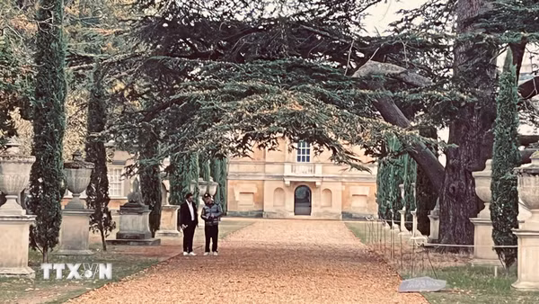 Ba thế kỷ lắng đọng trong vườn cổ Chiswick House ở thủ đô London