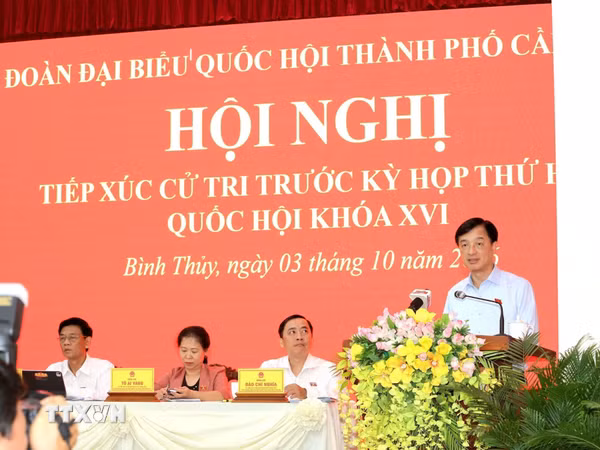 Trưởng Ban Tổ chức Trung ương Nguyễn Duy Ngọc tiếp xúc cử tri thành phố Cần Thơ