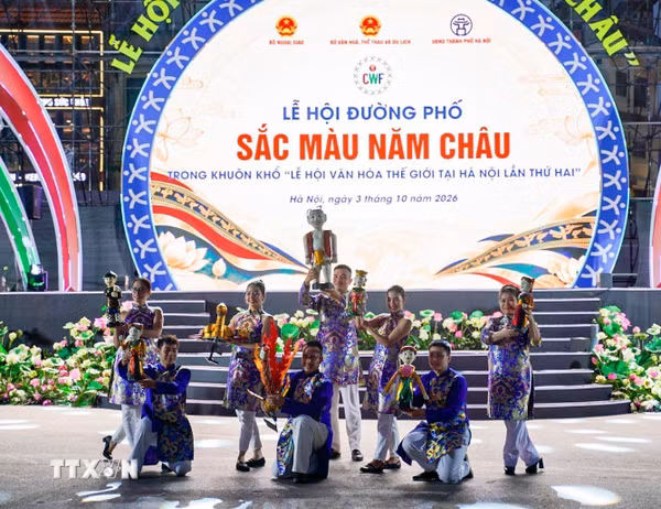 Ấn tượng Lễ hội đường phố 'Sắc màu năm châu' tại Hà Nội