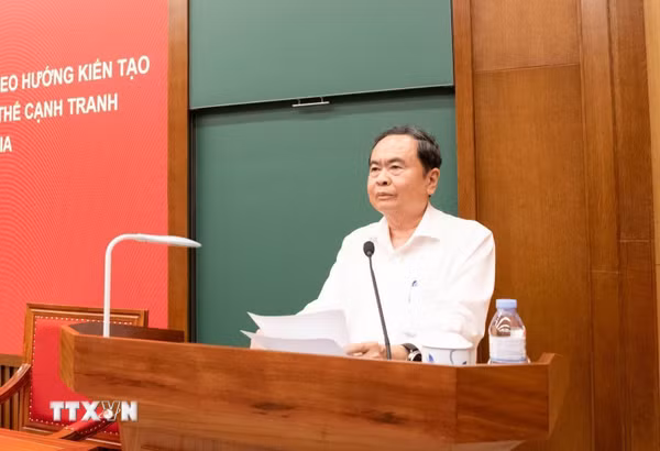 Chủ tịch Quốc hội Trần Thanh Mẫn trao đổi chuyên đề về đổi mới tư duy xây dựng thể chế, pháp luật với các Ủy viên Trung ương Đảng