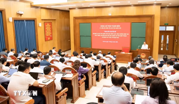 Chủ tịch Quốc hội Trần Thanh Mẫn truyền đạt chuyên đề về đổi mới tư duy xây dựng thể chế