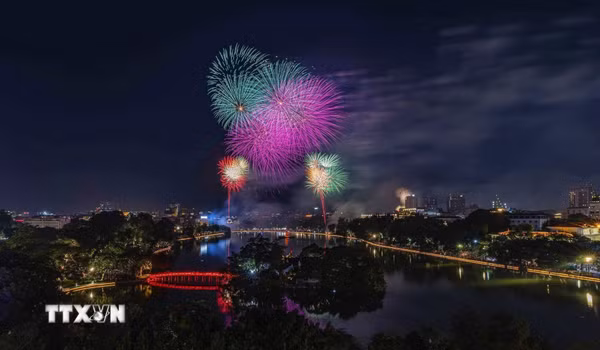 Hà Nội tổ chức bắn pháo hoa tại 3 điểm dịp kỷ niệm 72 năm Ngày Giải phóng Thủ đô