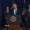 Tổng thống Mỹ Donald Trump (phải) họp báo về vụ tấn công Venezuela, tại Palm Beach, Florida, ngày 3/1/2026. (Ảnh: THX/TTXVN)