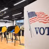 Cử tri bỏ phiếu sớm bầu cử giữa nhiệm kỳ tại Los Angeles, bang California (Mỹ). (Ảnh minh họa. AFP/TTXVN)
