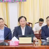 Ông Cao Xuân Thắng (giữa), Tham tán thương mại Việt Nam tại Singapore. (Ảnh: Ngọc Thiện/TTXVN)