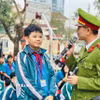 Sau các buổi tuyên truyền, học sinh không chỉ cam kết không vi phạm mà còn trở thành những "tuyên truyền viên nhỏ tuổi" lan tỏa thông điệp đến gia đình và cộng đồng. (Ảnh: TTXVN phát)