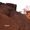 Đất hiếm được đưa đi xuất khẩu tại Liên Vân Cảng ở tỉnh Giang Tô, Trung Quốc. (Ảnh: AFP/TTXVN)