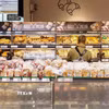 Người tiêu dùng mua sắm tại siêu thị ở Berlin, Đức. (Ảnh: THX/TTXVN)