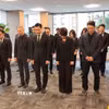 Một phút mặc niệm của thành viên Cơ quan đại diện Việt Nam tại New York, Mỹ. (Ảnh: Lê Hoàng/TTXVN)