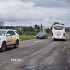 Hiện trạng mặt đường. (Ảnh: Hưng Thịnh/TTXVN)