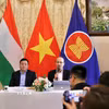 Đại sứ Bùi Lê Thái (phải) phát biểu tại sự kiện. (Ảnh: TTXVN phát)