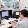 Hoạt động nghiệp vụ của công chức Ban Công nghệ, chuyển đổi số và tự động hóa (Cục Thuế) trong Chiến dịch Làm sạch mã số thuế - Tháo gỡ điểm nghẽn trong kinh doanh. (Ảnh: Phạm Hậu/TTXVN)