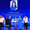 Phó Thủ tướng Thường trực Phạm Gia Túc và Chủ tịch Hội Liên hiệp Phụ nữ Việt Nam Lê Thị Thủy trao Giải thưởng Nguyễn Thị Định lần thứ hai cho các cá nhân. (Ảnh: Tuấn Anh/TTXVN)