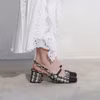 (Ảnh: charleskeith)