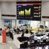 Giao dịch viên tại một công ty chứng khoán ở Tokyo, Nhật Bản. (Ảnh: Kyodo/TTXVN)