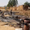 Hiện trường một vụ tấn công tại một ngôi làng ở Nigeria. (Ảnh: AFP/ TTXVN)