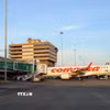 Máy bay của hãng hàng không Conviasa dừng đỗ đón trả khách tại Sân bay Quốc tế Simon Bolivar Maiquetia, cách thủ đô Caracas của Venezuela 20 km. (Ảnh: Phi Hùng/TTXVN)