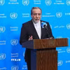 Ngoại trưởng Iran Seyed Abbas Araghchi phát biểu trong cuộc họp báo bên ngoài phòng họp của Hội đồng Bảo an LHQ ở New York, Mỹ, ngày 25/9/2026. (Ảnh: AA/TTXVN phát)