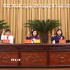 Các đại biểu biểu Hội đồng Nhân dân tỉnh Bắc Ninh quyết thông qua Nghị quyết. (Ảnh: Thanh Thương/TTXVN)