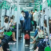 Trong tuần sau khi giá xăng tăng, lượng hành khách tăng rõ rệt, đặc biệt ở các điểm trung chuyển và khu vực đông dân cư, như tuyến Cát Linh – Hà Đông ghi nhận 276.686 lượt khách trong tuần sau khi giá xăng tăng, cao hơn mức 272.109 lượt của tuần trước, đạt 101,68%. (Ảnh: Hoàng Hiếu/TTXVN)