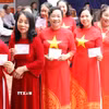 Các cử tri phường Hoa Lư, tỉnh Ninh Bình, đến bỏ phiếu tại Khu vực bỏ phiếu số 27. (Ảnh: Hải Yến/TTXVN)