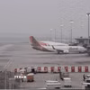 Khói bụi che phủ đường băng và bãi đỗ máy bay tại sân bay Kuala Lumpur. (Ảnh: Bùi Hoàn/TTXVN)